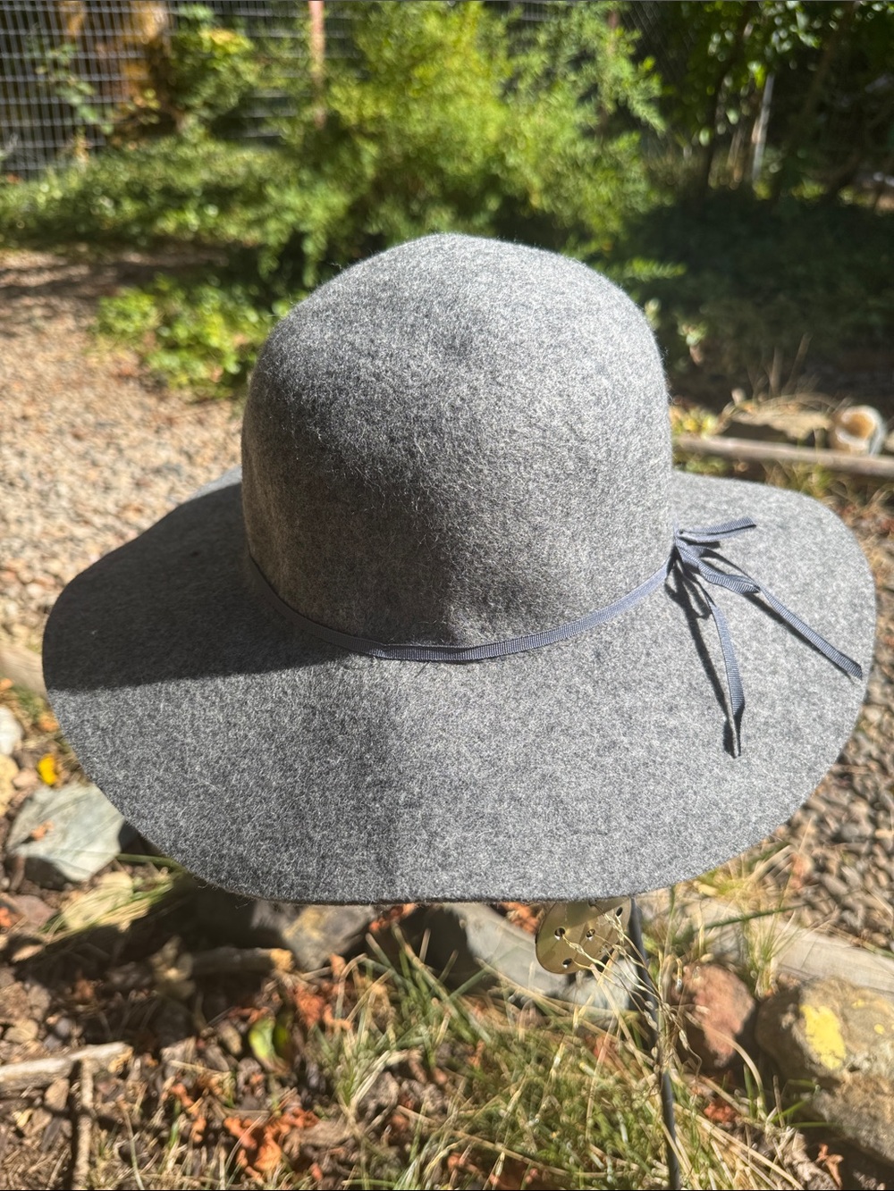 100% wool Nine West Nine floppy hat